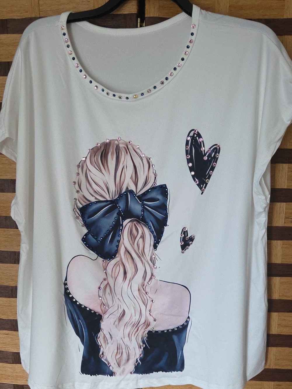 Nwot!! White Women's Graphic Tee with Bow-Back Illustration - Picture 1 of 7